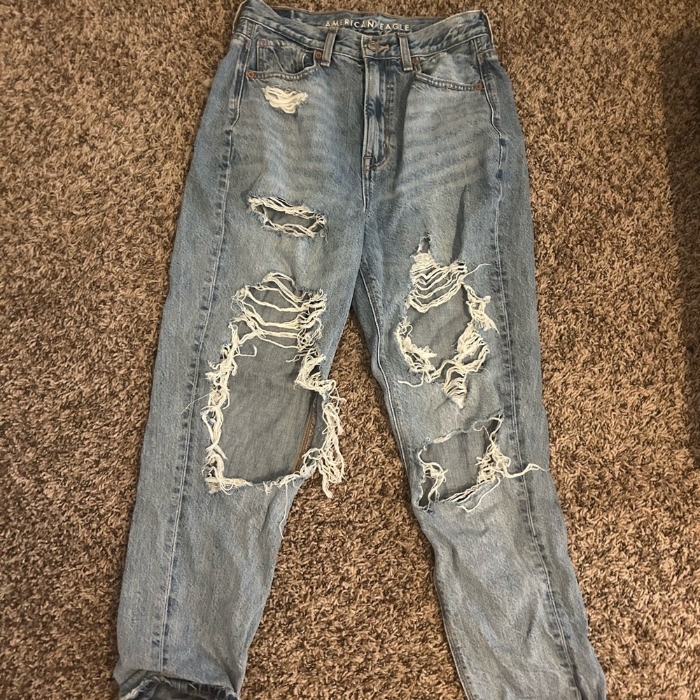 American Eagle ripped jeans, size US 4. Worn maybe twice.